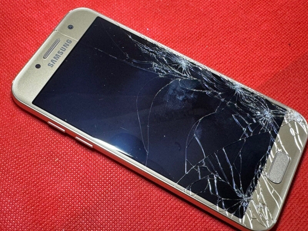 Samsung Galaxy A3 2017 (SM-A320FL) Smartphone defekt