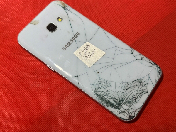 Samsung Galaxy A5 SM-A520F (entsperrt) Smartphone defekt