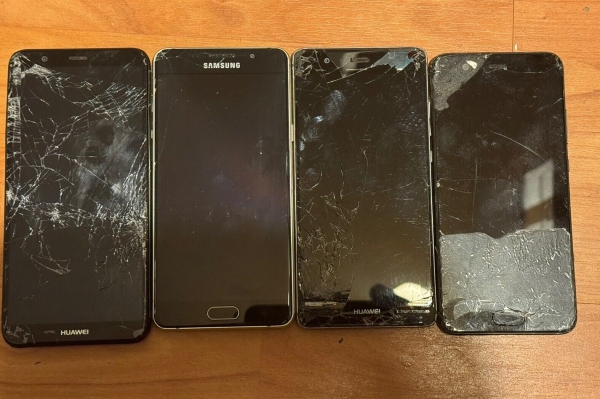 4 x Huawei P9 EVA-L09, P10, P Smart. Samsung Smartphone defekt Schaden