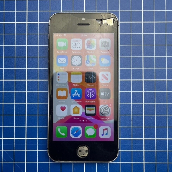 Apple iPhone SE 32GB Smartphone – Spacegrau (entsperrt) A1723 beschädigt