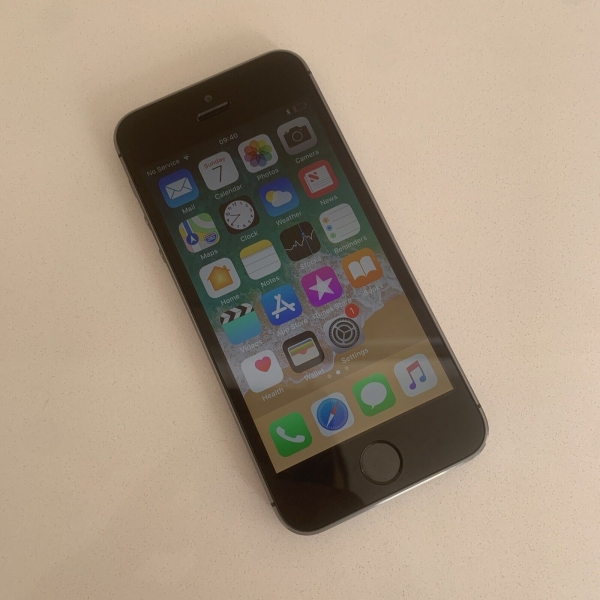 Apple iPhone 5S A1457 16GB (EE) GSM Smartphone – Spacegrau