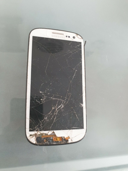 Samsung Galaxy SIII S3 I9300 – ANSTÄNDIGER ZUSTAND – DEFEKT – NUR FÜR TEILE