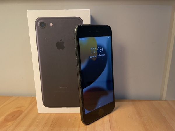 Apple iPhone 7 – 32 GB – Schwarz (entsperrt) A1778 (GSM)