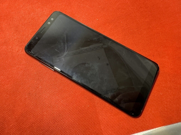 Samsung Galaxy A8 (A530F) schwarz – Smartphone defekt