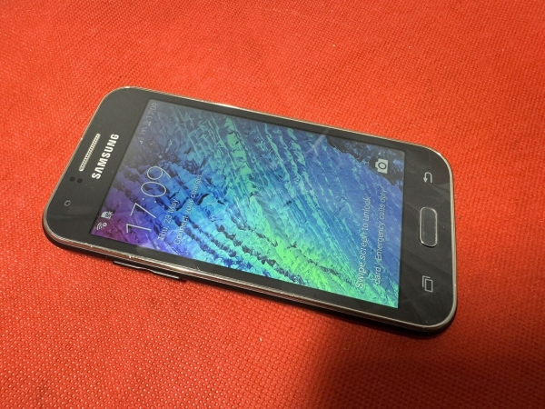 Samsung Galaxy J1 – J100H 4GB | Schwarz (entsperrt) Smartphone