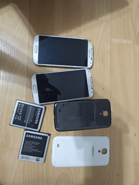 2x Samsung Galaxy S4 GT19505 Weiß Smartphone