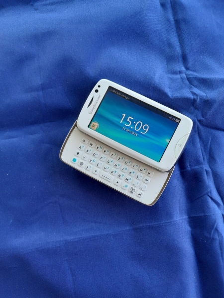 Sony Ericsson  txt pro CK15i – Weiss (Ohne Simlock) Smartphone