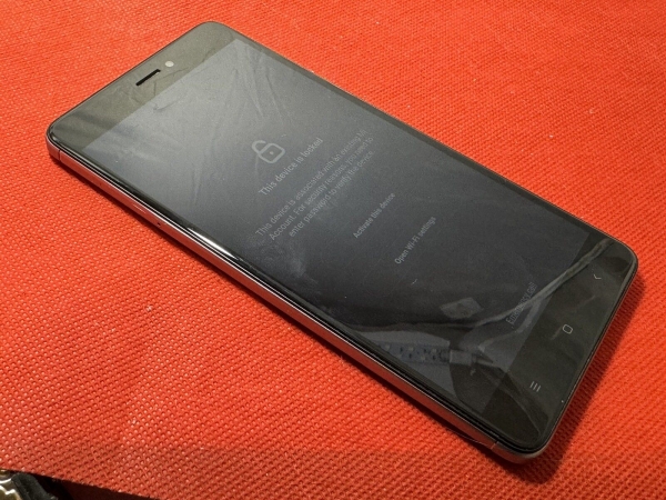 Xiaomi Redmi 5 schwarz gold Smartphone defekt