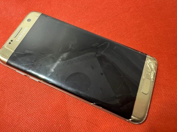 Samsung Galaxy S7 edge G935F Smartphone defekt Schaden