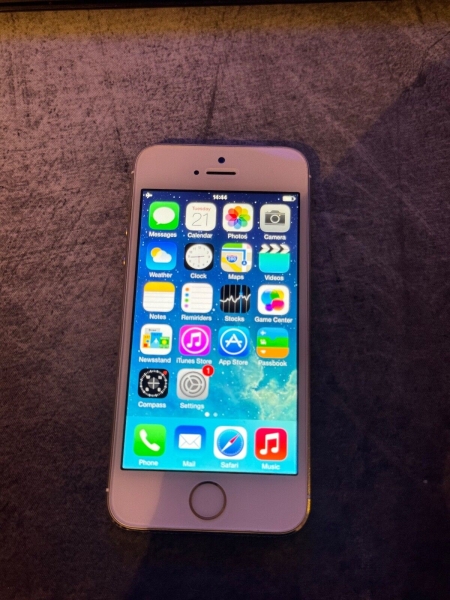 Apple iPhone 5s – 16 GB – Gold (iOS 7)