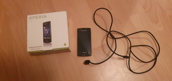 Sony Ericsson  Xperia Ray Smartphone Schwarz