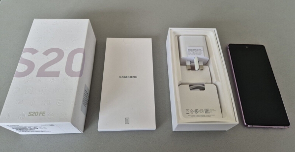 Samsung Galaxy S20 FE 128GB 4G Android Smartphone entsperrt A+++/Lavendel