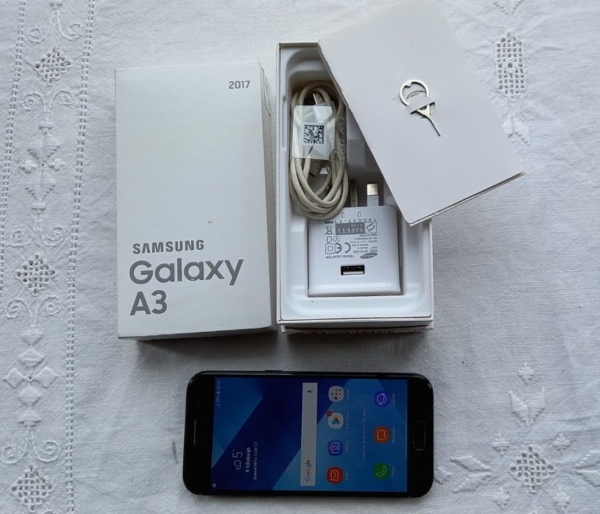 Samsung Galaxy A3 (2017) SM-A320FL – Smartphone mitternachtsschwarz (ENTSPERRT)