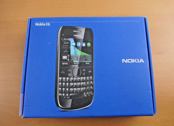 Nokia E6-00 / Schwarz / Handy Smartphone / mit OVP