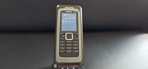 Nokia  E90 – Mokka (Ohne Simlock) Smartphone