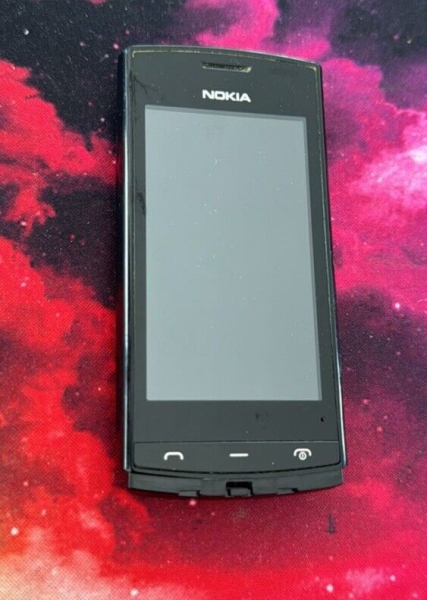 Nokia 500 (RM-750) Smartphone in Schwarz Rot händler, toller Zustand, Rechnung,