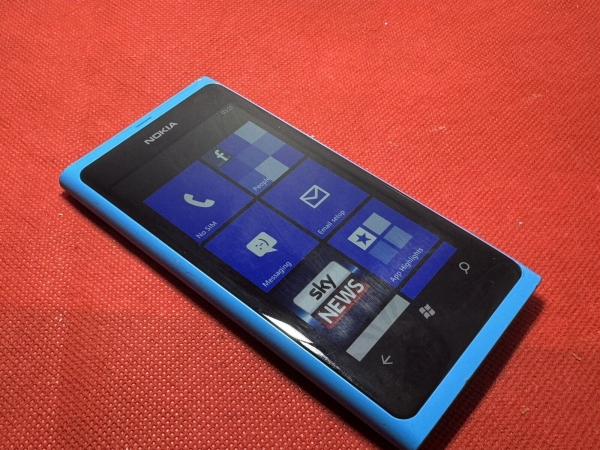 Nokia Lumia 800 – 16 GB – blau (entsperrt) Windows Smartphone Mobile 7.8