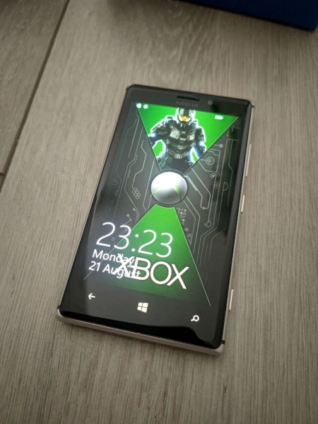 Nokia Lumia 925 16GB (entsperrt) Xbox Gaming Handheld – weiß