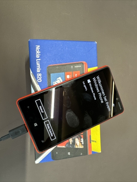 Nokia  Lumia 820 – 8GB – Rot (Ohne Simlock) Smartphone (0022L38)