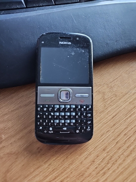 Nokia E5-00 – Smartphone schwarz (entsperrt)