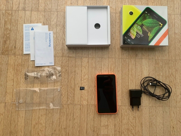 Nokia  Lumia 630 – 8GB – Orange (Ohne Simlock) Smartphone mit 2GB Micro SD Karte