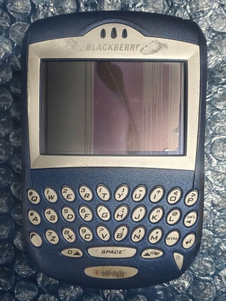 BlackBerry 7230 Smartphone FOR PARTS SCREEN IS BROKEN