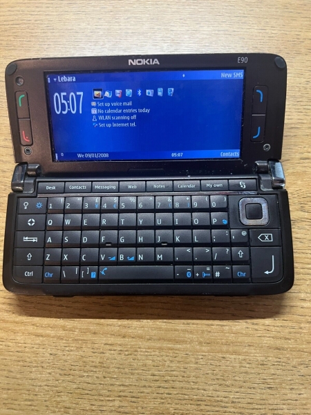 Nokia E90 Communicator – brauner Mokka (entsperrt) Smartphone