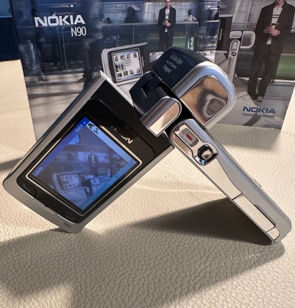 Nokia  N90 – Silber/schwarz(Ohne Simlock) Smartphone