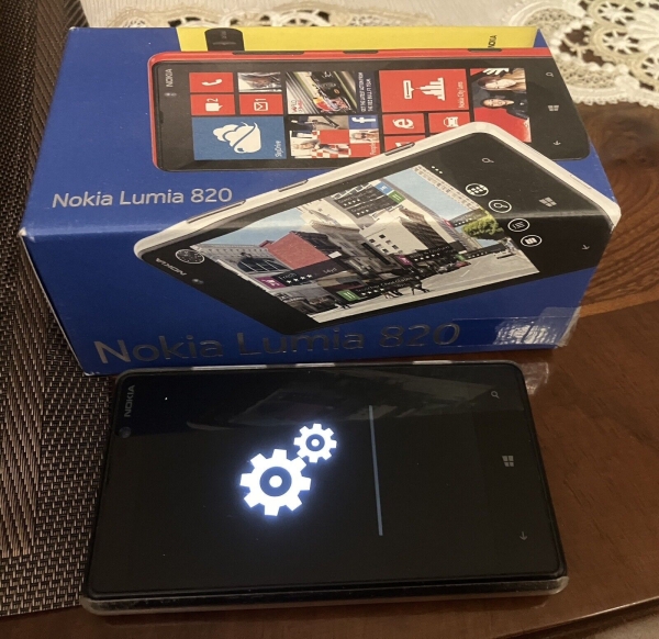 Nokia  Lumia 820 – 8GB – Schwarz (Ohne Simlock) Smartphone (0022L36)