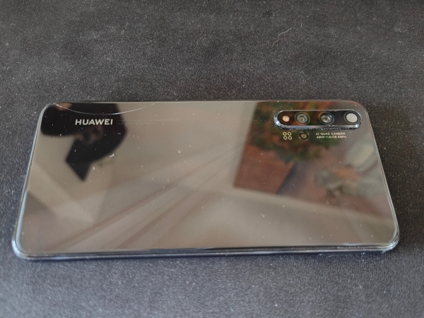 Smartphone Huawei Nova 5t, &GB RAM, 128 GB ROM mit Mängeln.