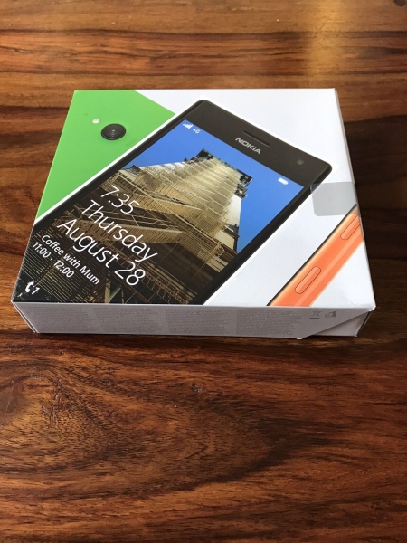 Nokia Lumia 735 Smartphone – *gesperrt auf EE*