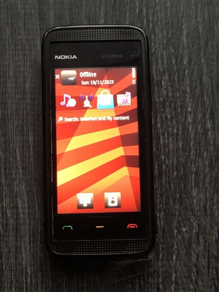 Nokia 5530 RM-504 Xpress-Music Touchscreen Handy Retro entsperrt schwarz rot