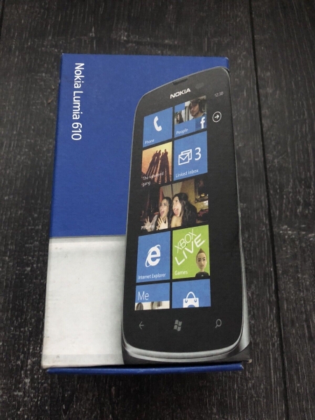 Nokia Lumia 610 8GB weiß in OVP mit versiegelten Ohrhörern kein Akku