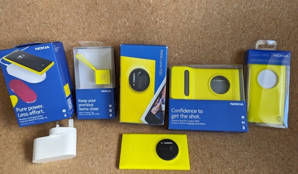 **SELTENES SAMMLERPAKET – gelb Nokia Lumia 1020 (entsperrt)**