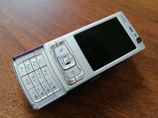 Nokia N95 Silber / deep plum – Smartphone / Slider – 3 Jahre Gewährleistung