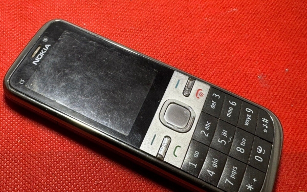 Nokia C5-00 – graphitschwarz (entsperrt) Smartphone Angebot lesen Rm-645