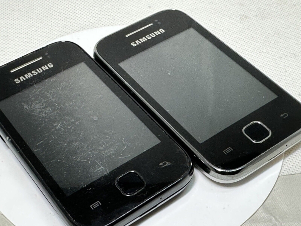 2 x defekt Samsung Galaxy Y GT-S5360 – schwarz Smartphone