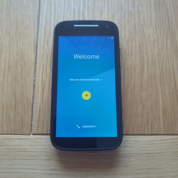 Motorola MOTO E 2. Gen XT1524 – 8GB – schwarz (entsperrt) Smartphone Handy