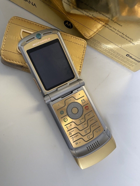 Motorola  RAZR V3i Dolce & Gabbana Gold 10 MB Ohne Simlock Smartphone Box KULT