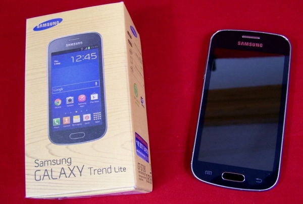 SAMSUNG Galaxy Trend Lite GT-S7390 Smartphone schwarz 4 GB Handy 4″ Display