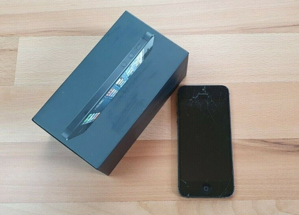 iPhone 5 16GB schwarz (Tesco Handy) Plus Box defekt/Nur Teile HW1