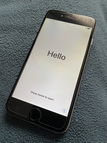 Apple iPhone 6 – 16 GB – Spacegrau (entsperrt) A1586 + zusätzliche Schutzfolie