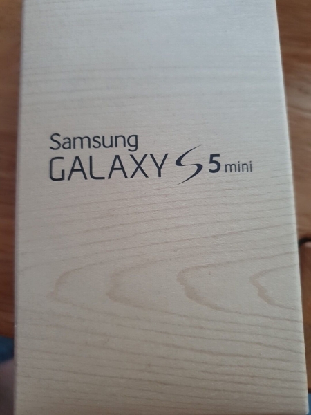 Samsung  Galaxy S5 Mini SM-G800F – 16GB – Weiß (Ohne Simlock) Smartphone