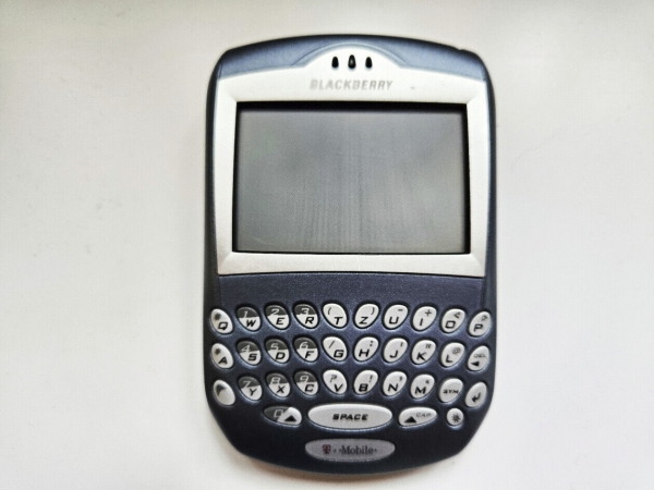 BlackBerry 7290 Smartphone in Stahlblau ist gebraucht, funktionsfähig