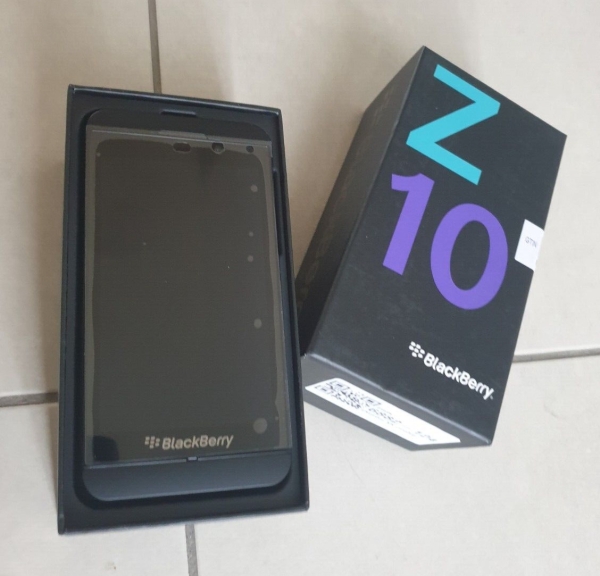 BlackBerry Z10 16GB Schwarz (Ohne Simlock) Smartphone –