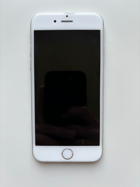 Apple iPhone 6 – 64GB – silber (entsperrt) A1586 (CDMA + GSM)