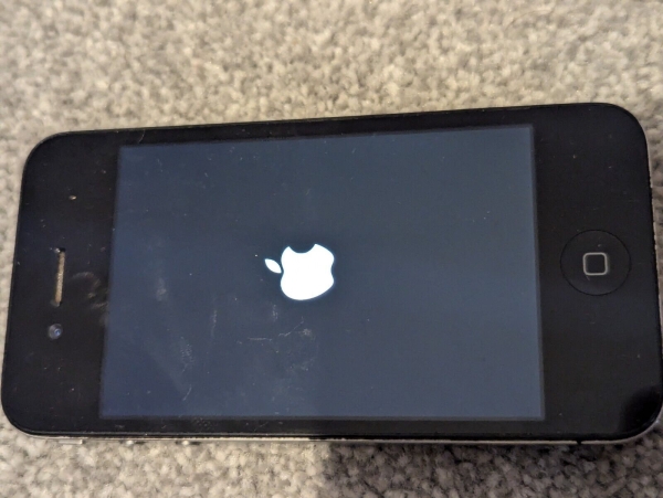 Apple iPhone 4 – 8 GB – Schwarz A1332 – Handy deaktiviert