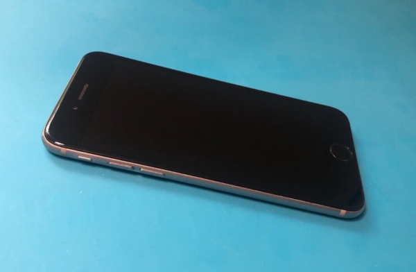 Apple iPhone 6 (A1586) Smartphone, schwarz, ungetestet, Display neuwertig, Ersatzteile/Reparaturen