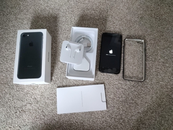 Boxed Apple iPhone 7 128GB SCHWARZ entsperrt Smartphone Akku Gesundheit A++ Unbedeckt