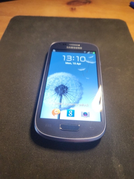 Samsung Galaxy S III Mini GT-I8190 8GB Smartphone – kieselblau